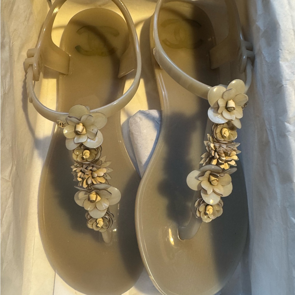 CHANEL flats with Flower details